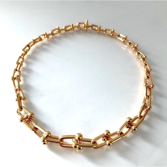 Gold Hardware Graduated Link U Necklace - Picture 12 of 12